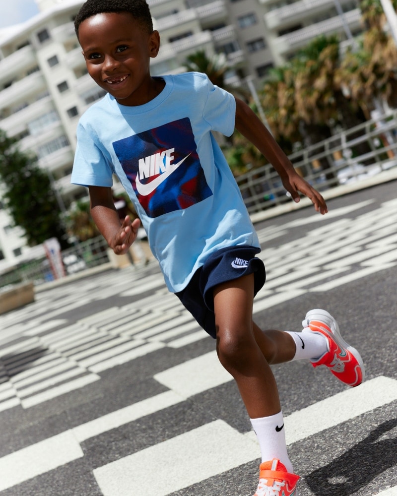 NIKE: COSMIC RUNNER