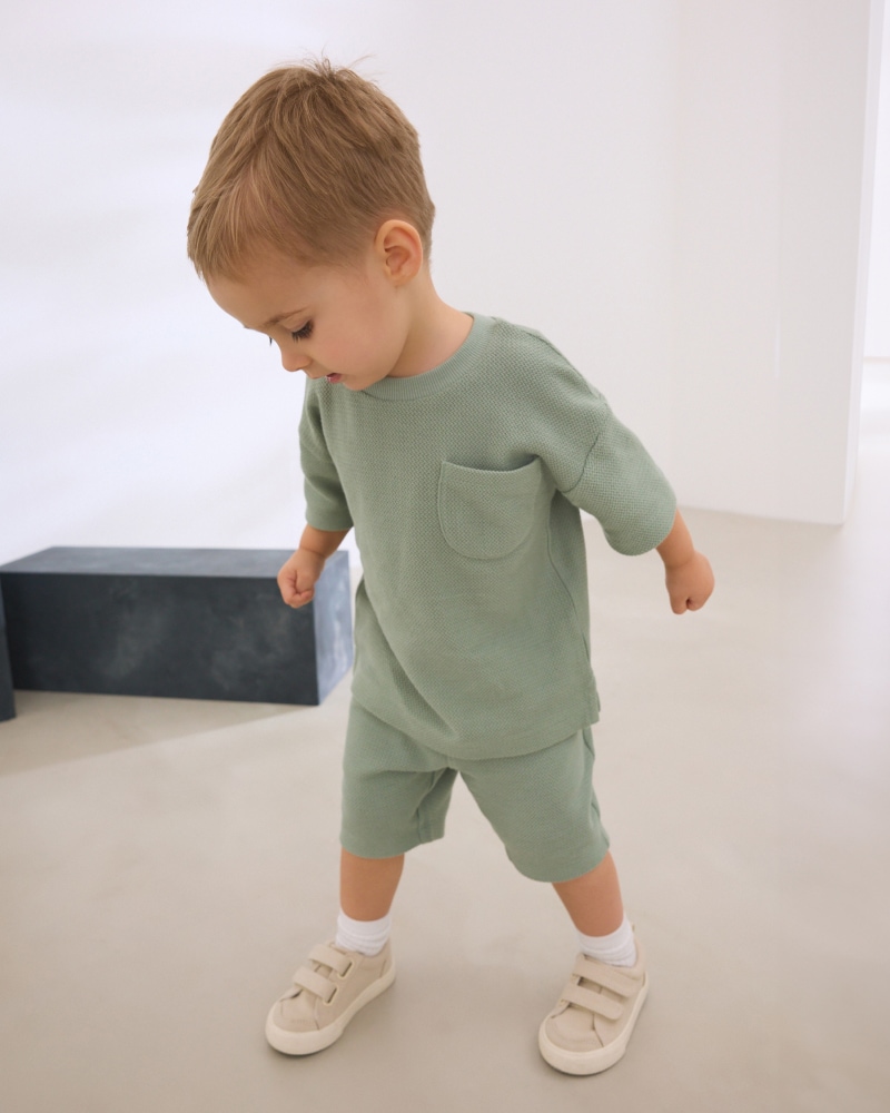 EFFORTLESS ESSENTIALS